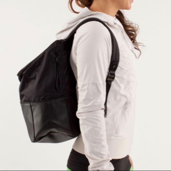 SOLD (145$) Lululemon spring fling backpack - Picture 4 of 16